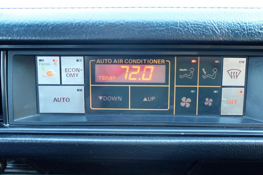 Детали интерьера Chrysler Conquest TSi 1987 года  (фото 131 из 137)